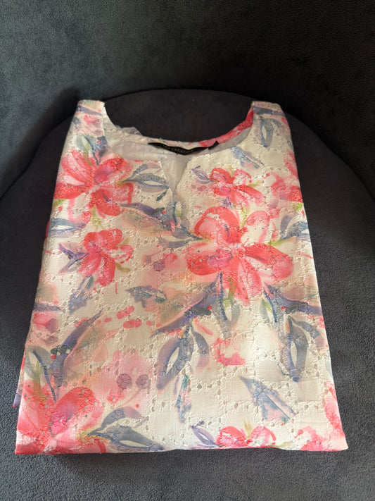 Hacoba off-white Round neck with floral designs