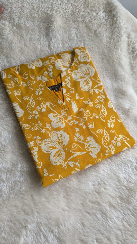 Yellow Vatican Foil Fabric A-Line Kurti – Sleeveless Top with Inner Cap Sleeve