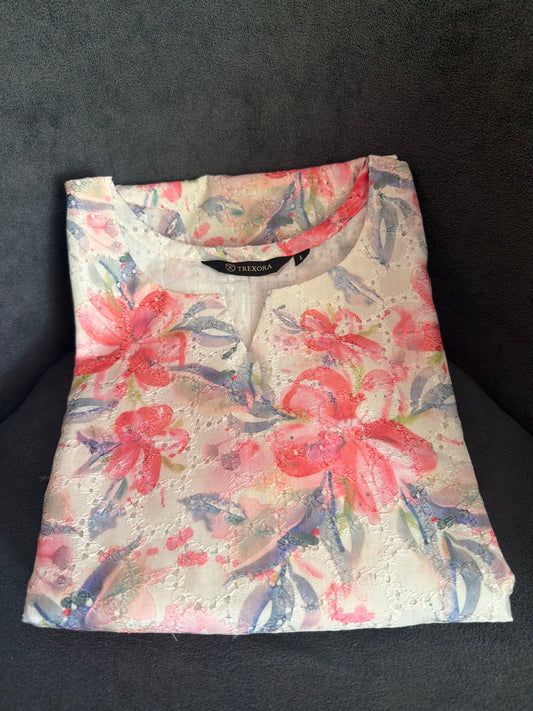 Hacoba off-white Round neck with floral designs