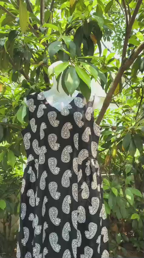 A line Black Sleeveless Paisley Print Kurti – Comfortable Daily Wear